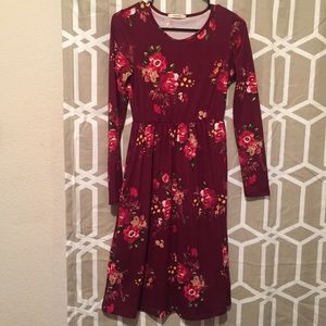 Floral dress with pockets.